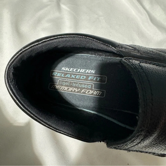 Sketchers Leather/Synthetic Upper Slip-on Shoes  Black Tan soles Size 10 - Picture 2 of 9